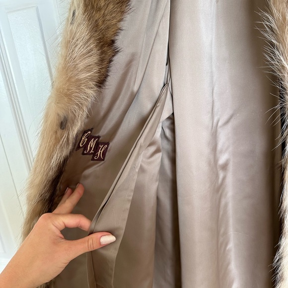 Women’s Vintage Tanuki Racoon Long Fur Coat - Picture 7 of 12